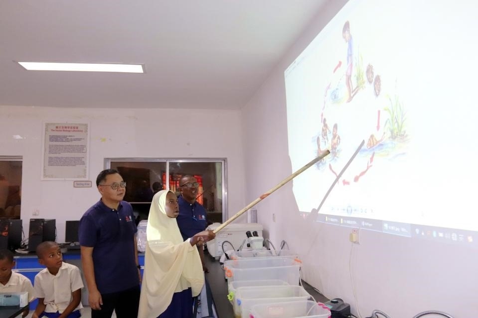 血吸蟲病健康教育講座。施亮攝